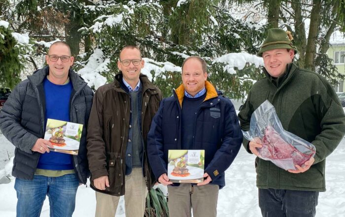 OÖ LJV spendet Caritas-Standort St. Isidor hochwertiges Wildbret: Feldhasen