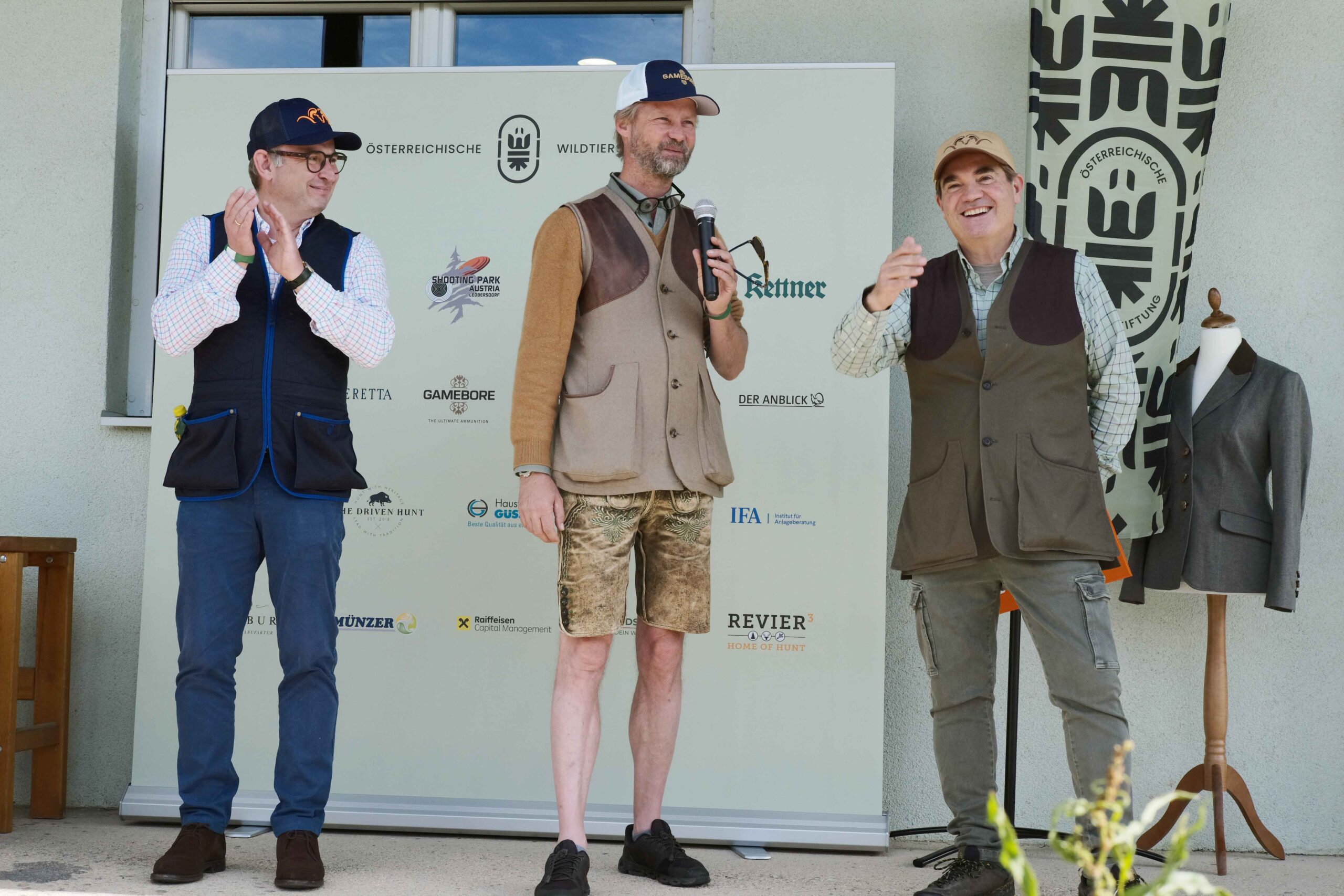Jörg Binder - Generalsekretär Jagd Österreich, Maximilian Mayr Melnhof - Vorstandsvorsitzender der Österreichischen Wildtierstiftung und Landesjägermeister Salzburg und Paul Schaufler, CEO und Eigentümer Shootingpark Leobersdorf - Charity Shooting 2026