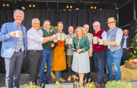 V. l. n. r.: Karl Schwarz, Josef Taucher, BM Norbert Totschnig, Alexander Pröll, Dietmar Fahrafellner, Sigrid Seebacher, Erwin Tinhof, Stephan Pernkopf und Lorenz Mayr (c) ÖSF-Praxmarer